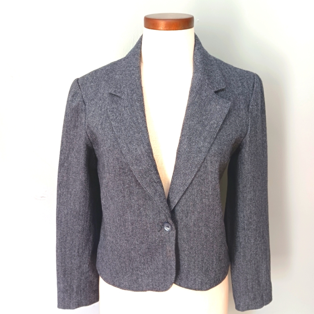 Vintage Gepetto wool blend, boxy, cropped blazer. Small. Size 7
